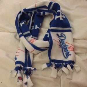 Dodger scarf
