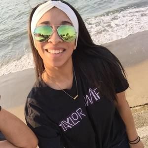 Meet your Posher, Mikayla