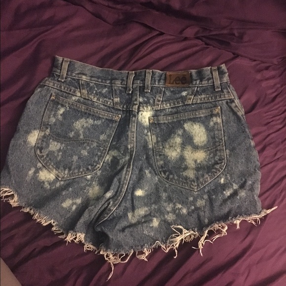 High Waisted Distressed Shorts - Picture 2 of 3