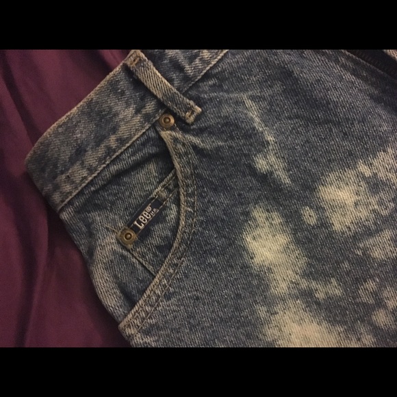 High Waisted Distressed Shorts - Picture 3 of 3