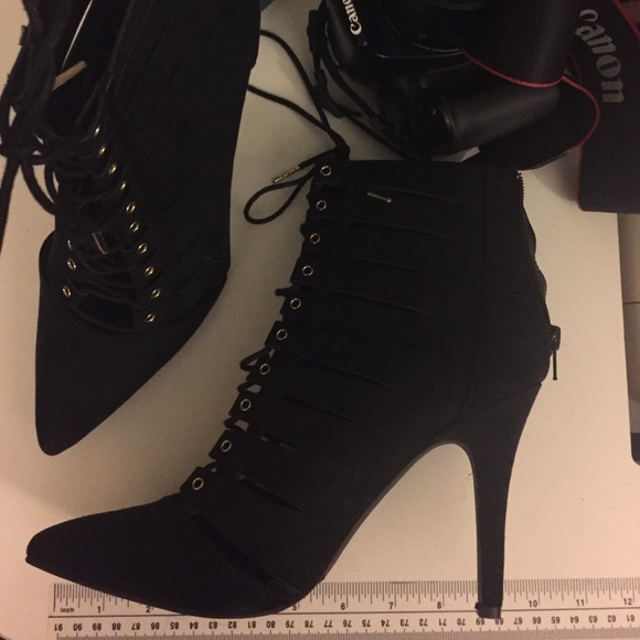 Sexy Cut Out Lace Booties - Picture 2 of 4