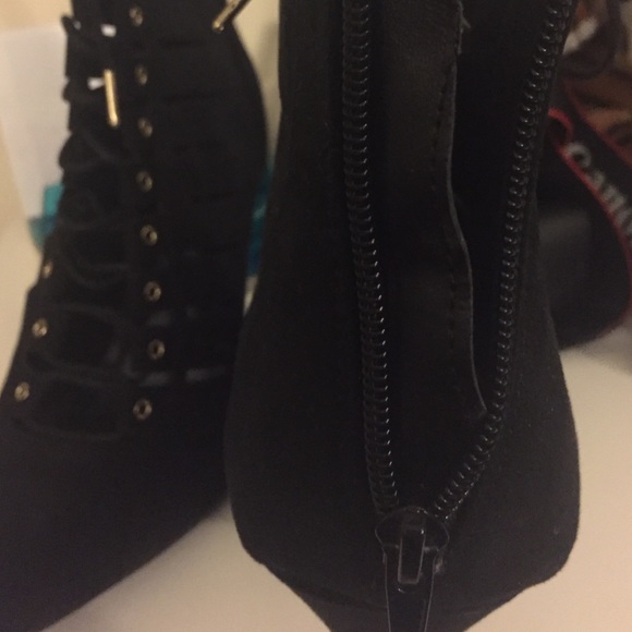 Sexy Cut Out Lace Booties - Picture 3 of 4