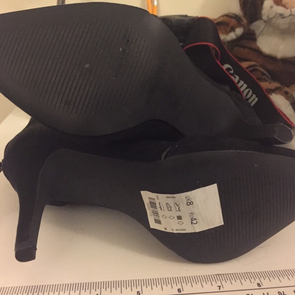 Sexy Cut Out Lace Booties - Picture 4 of 4