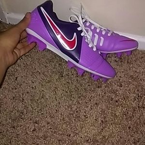 Soccer shoes