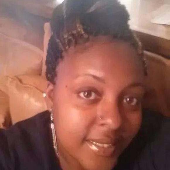 Meet your Posher, Dominique - Picture 1 of 1