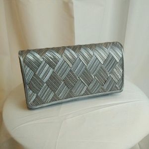 ⚡Sale⚡NWT Silver Clutch