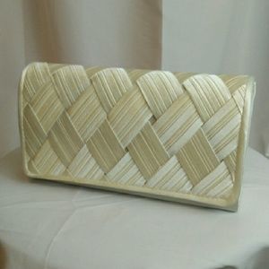 NWT White Clutch