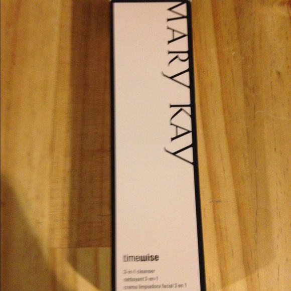 Mary Kay 3 in 1 Cleanser