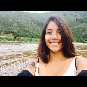 Meet your Posher, Deyanira