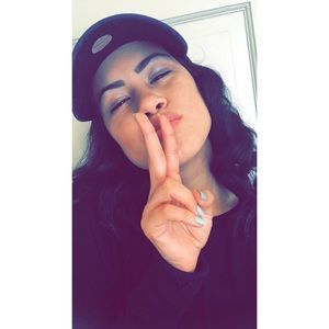 Meet your Posher, Delia