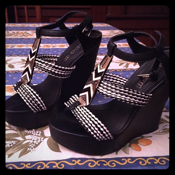 Aldo Gold/Black Metal Aztec Wooden Wedge