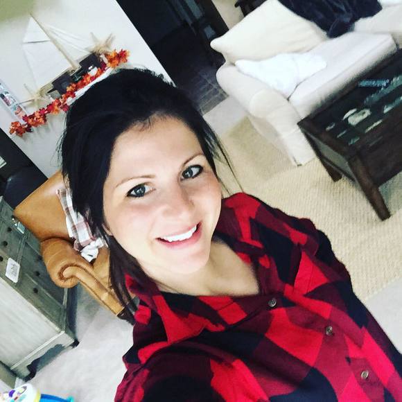 Meet your Posher, Krystal - Picture 2 of 4