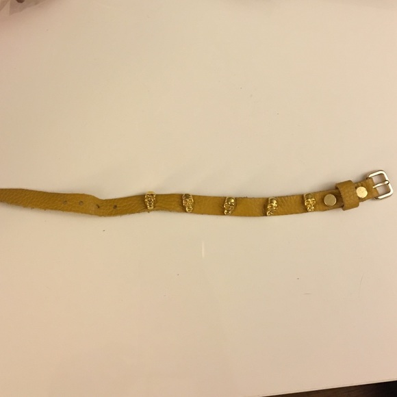 Yellow cuff with skull - Picture 2 of 4