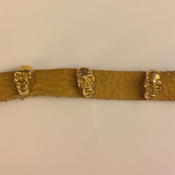 Yellow cuff with skull - Picture 4 of 4