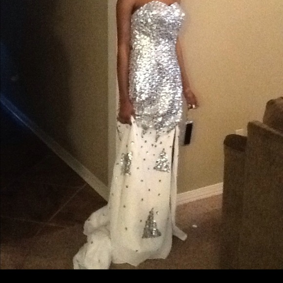 Gorgeous prom / ball dress