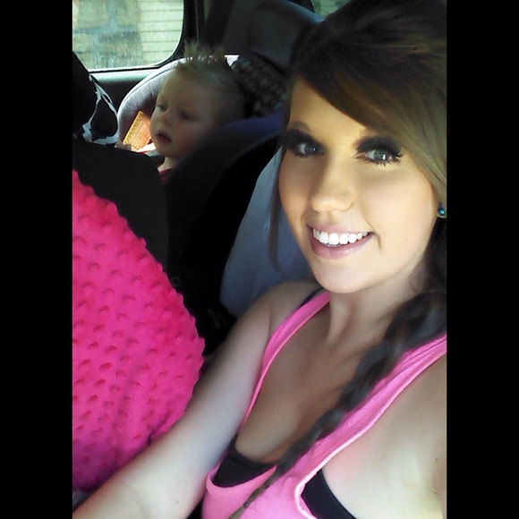 Meet your Posher, Madison - Picture 2 of 2