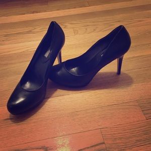 Almost new Banana Republic Black Pumps Size 9.5