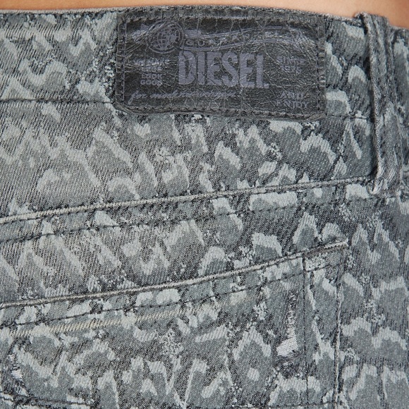 🆕 Diesel Distressed Animal Print Jeans Grupee - Picture 3 of 3