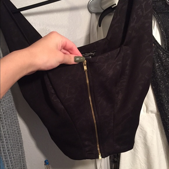 Black crop top with zipper