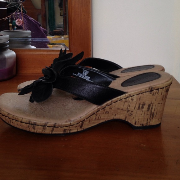 Cute pair of cork wedge sandals, leather flowers