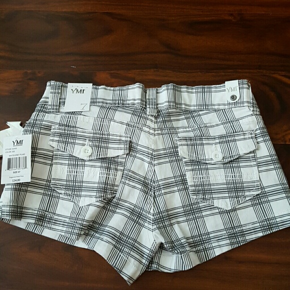 YMI white and grey plaid shorts size 7 nwt - Picture 2 of 3