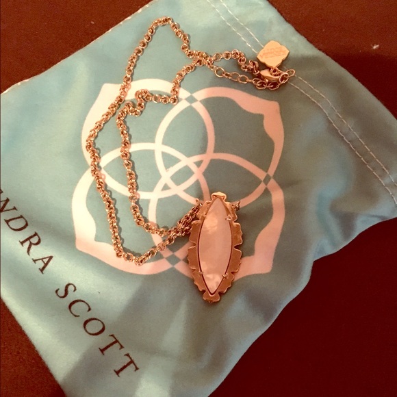 Kendra Scott necklace