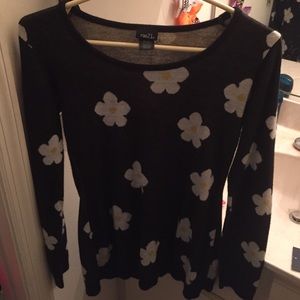 Size medium flower long sleeve shirt from rue 21