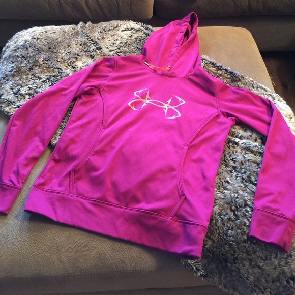 Small under armour hoodie. Very good condition