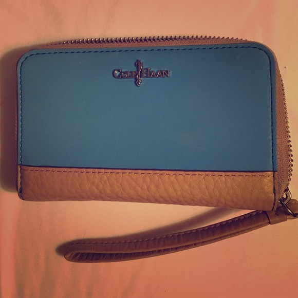 Cole haan wallet/ wristlet - Picture 1 of 4