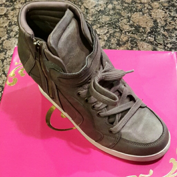 Gently used Wedges