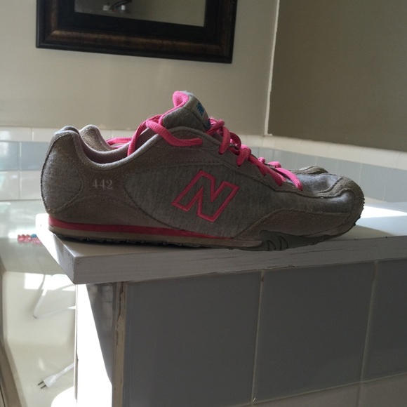 New Balance tennis shoes 442