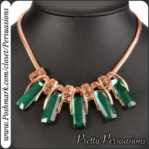 Pretty Persuasions Jewelry - SOLD OUT 💜NWT Gold & Green Crystal Retro Necklace