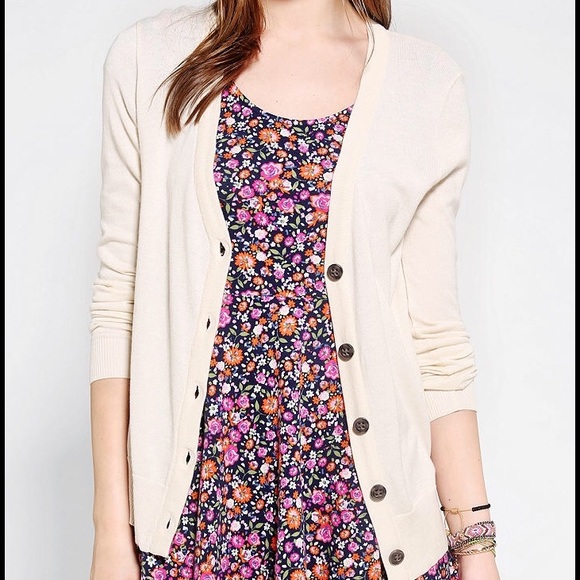 BDG Classic Cardigan ivory