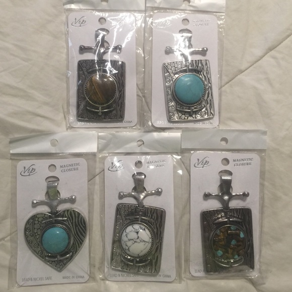 Different designs, magnetic closures