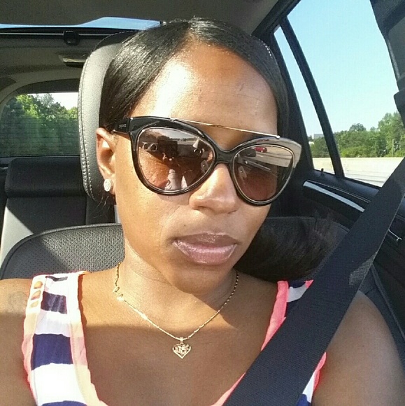 Meet your Posher, Chequita - Picture 2 of 4