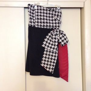 Houndstooth Strapless dress with red lined bow