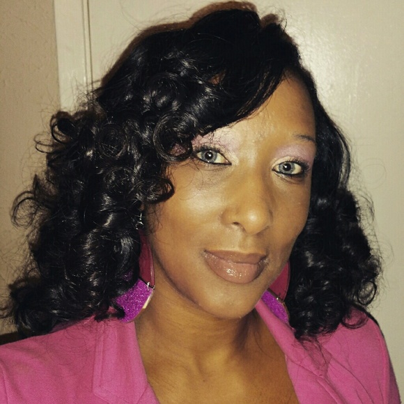 Meet your Posher, Latoya - Picture 1 of 1