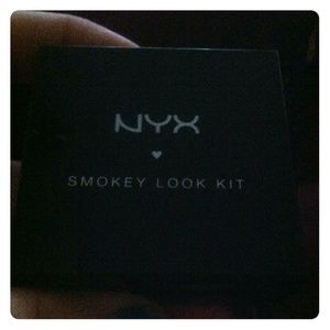 NYX smokey Look Kit