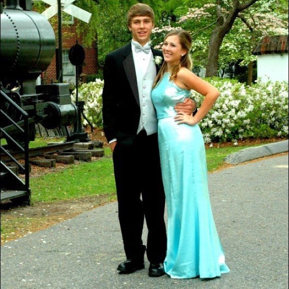 PROM DRESSES - Picture 4 of 4