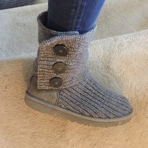 Gray knit ugg boots