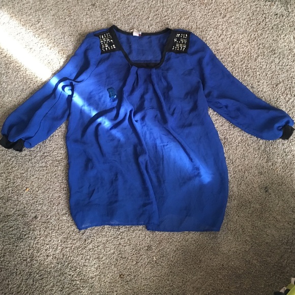 Chiffon blue blouse with studs