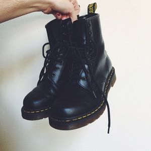 Original 1460 Black Docs
