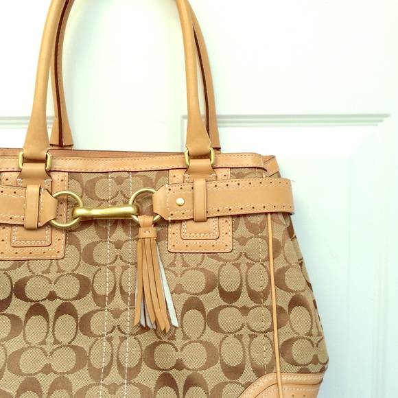 Coach Handbags - Coach Hamptons purse