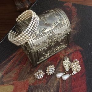 Lot of pearl and rhinestone jewelry