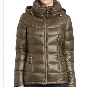 NWT Calvin Klein Hooded lightweight down coat.