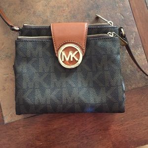 Michael Kors Fulton Large Crossbody