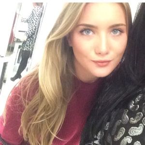 Meet your Posher, Courtney