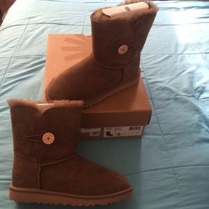 Brand new Bailey button ugg boots
