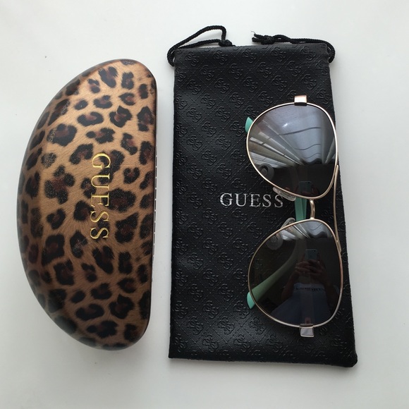 Guess Accessories - Guess Sunglasses