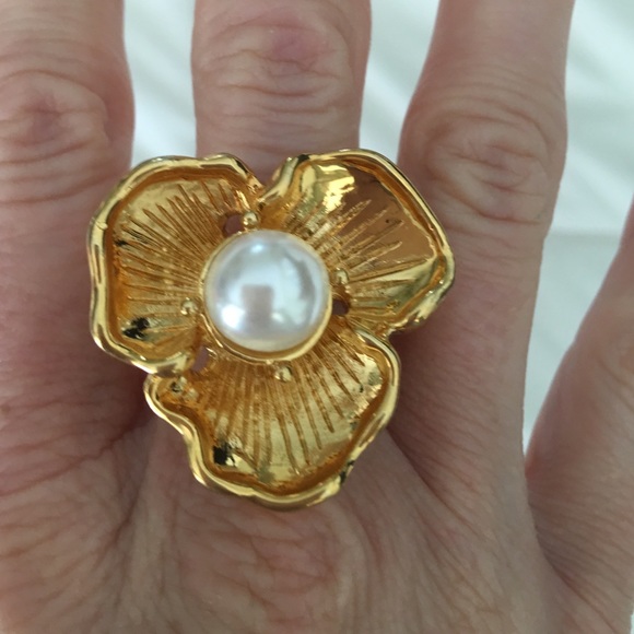 Kenneth Jay Lane Flower ring. Costume.